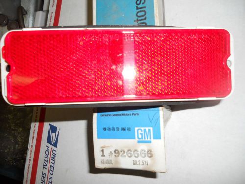 926666 nos gm 1974-77 olds custom cruiser rear side marker light