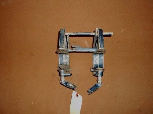 C2a822 1958 evinrude 5.5 hp bracket clamp from model 5516 pn 0376494 , 0376493