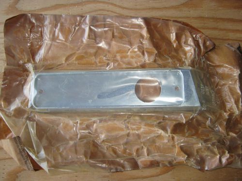 Nos jeep sj grand wagoneer rear side marker lamp housing j5764 647