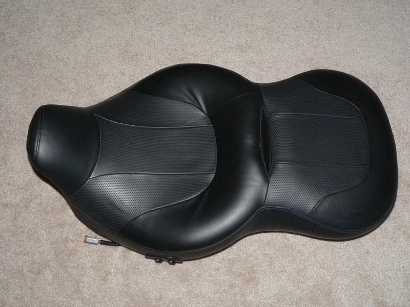 Oem harley davidson heated seat off 2010 cvo flhtcuse5 - mint