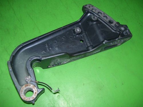 96 yamaha pro-v 150 hp 2.6l right side bracket clamp mid section 6g5-43112-02-8d