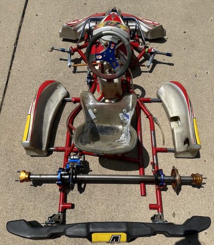 2012 birel c28r (cadet) with seat, spindles, gas tank, &amp; axle. 950 mm wheelbase