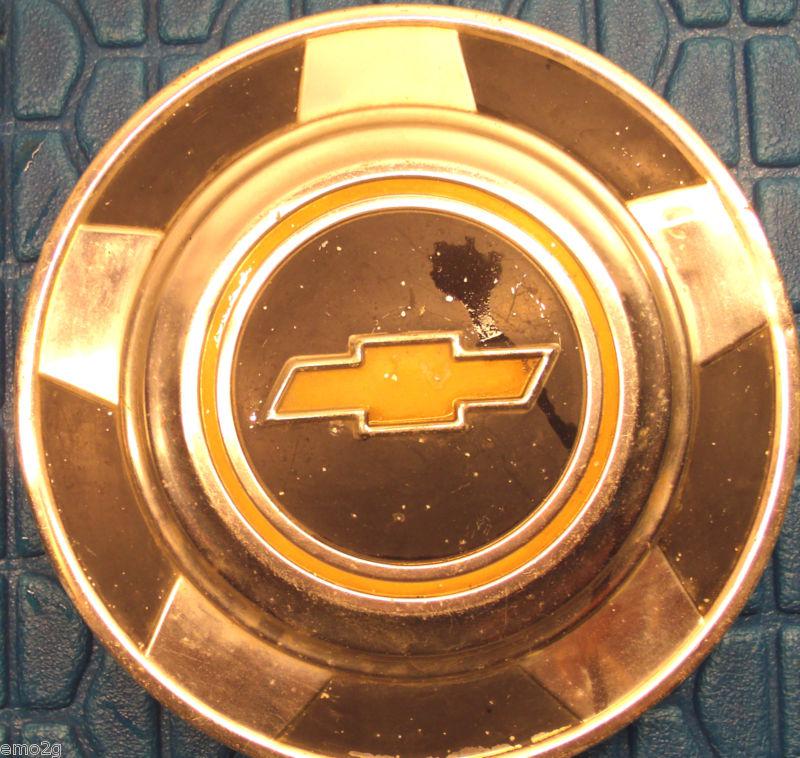  chevrolet chevy factory oem hubcap 10 1/2 inches 1 1/2 inches vtg used only 1