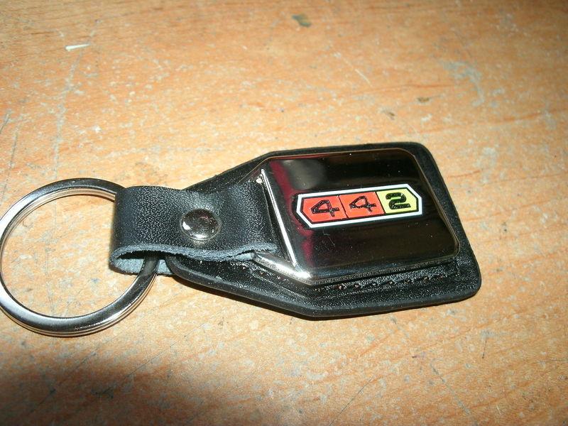 1964 1965 1966 1967 1968 1969 oldsmobile 442 4-4-2 leather chrome logo keychain