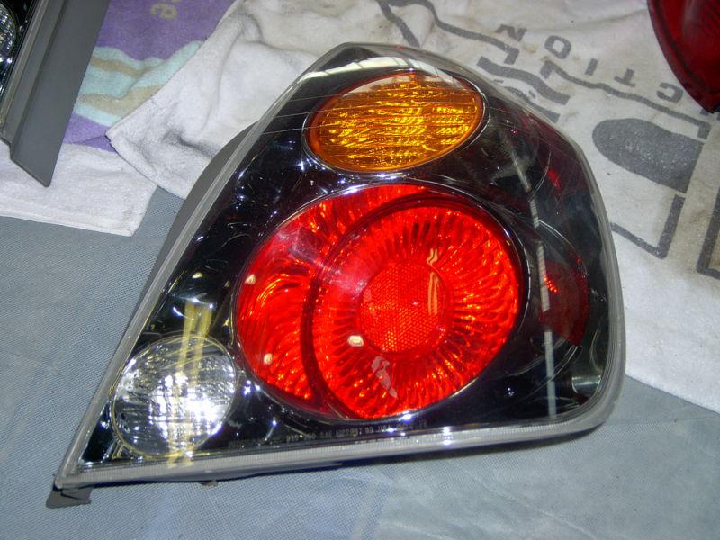 2002 nissan altima   tail light - right/passenger side