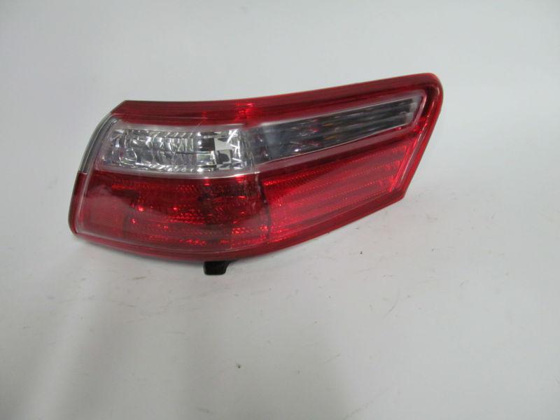 07 08 09 toyota camry oem right tail light nice!