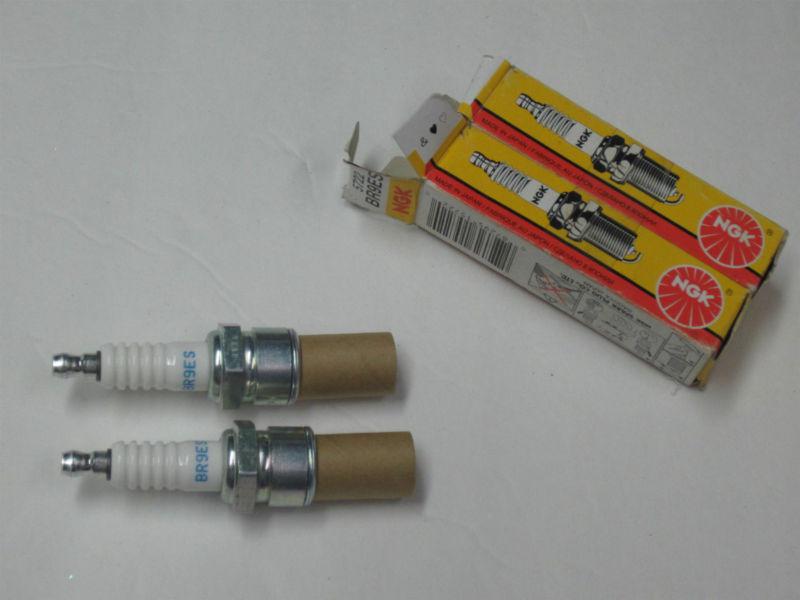 Ngk br9es 5722 spark plug (lot of 2)  in boxes  