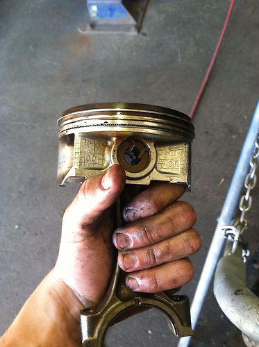 2005 subaru pistons