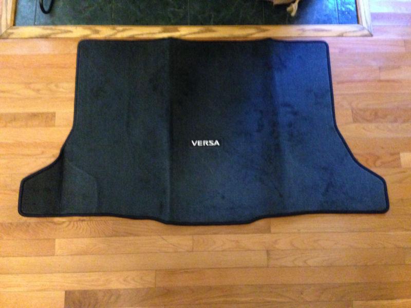 Nissan versa hatchback oem new carpeted cargo/trunk mat (charcoal)