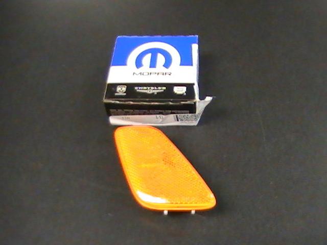 Jeep wrangler mopar side marker lamp 97 - 06   55155629ac