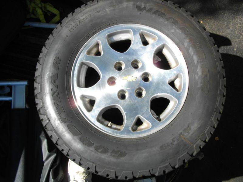 2006 chevy tahoe 17" inch wheels and tires great shape p/u nj. 08003