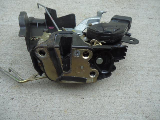 97-01 lexus es300  door latch lock actuator lf drivers front