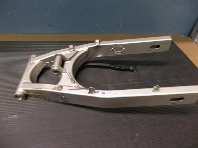 02 suzuki bandit 600 s - swing arm