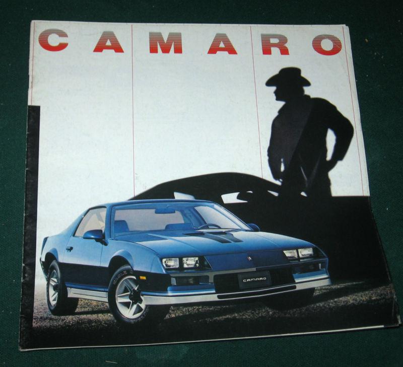 1982 chevy camaro sales brochure; sport coupe; z28; berlinetta; 16 pg