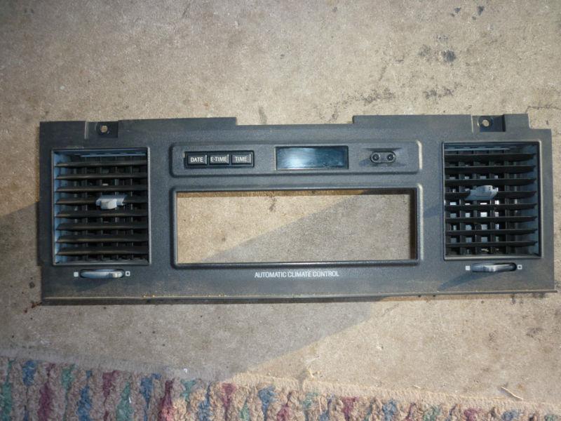 1990 1991 1992 1993 1994 oem lincoln town car center dash with vents clock