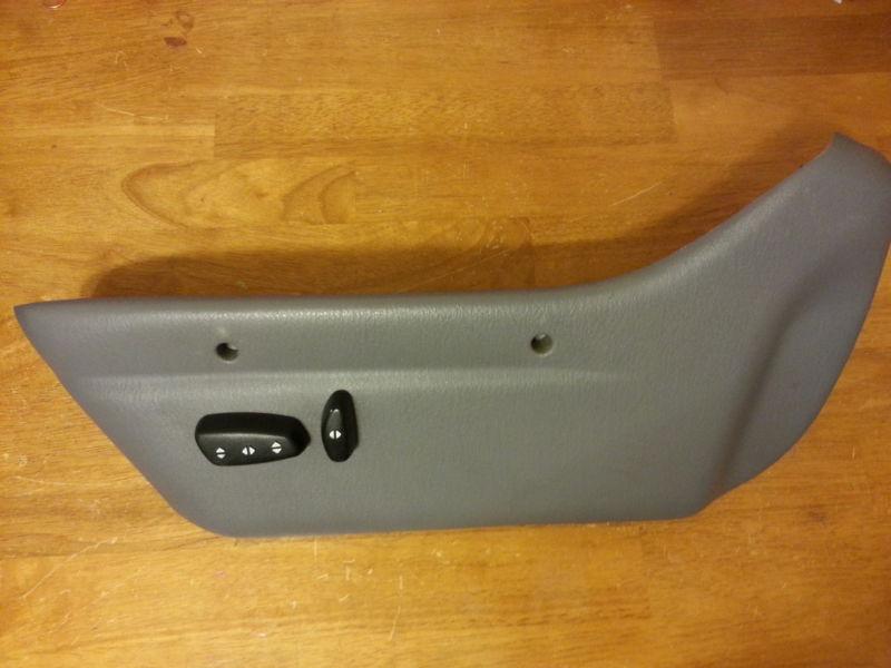 Caravan [96-00] drivers sideelectric lower/outer front seattrim grey