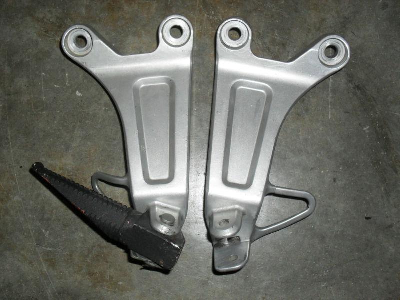 Honda cbr600rr rear/ passenger footpeg brackets 03 04 2003 2004 cbr 600rr