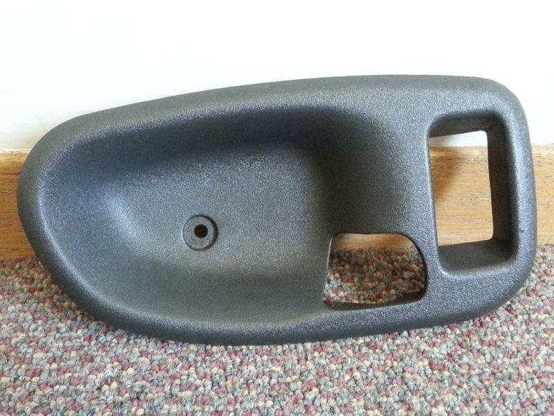 2001 blazer 4 door rh rear door handle trim bezel charcoal 