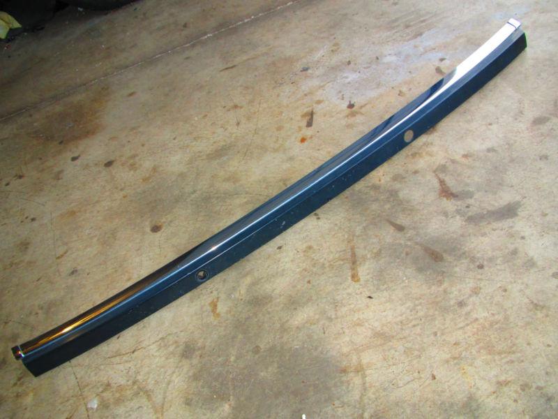 Bmw e38 oem rear center bumper molding trim panel impact strip park pdc