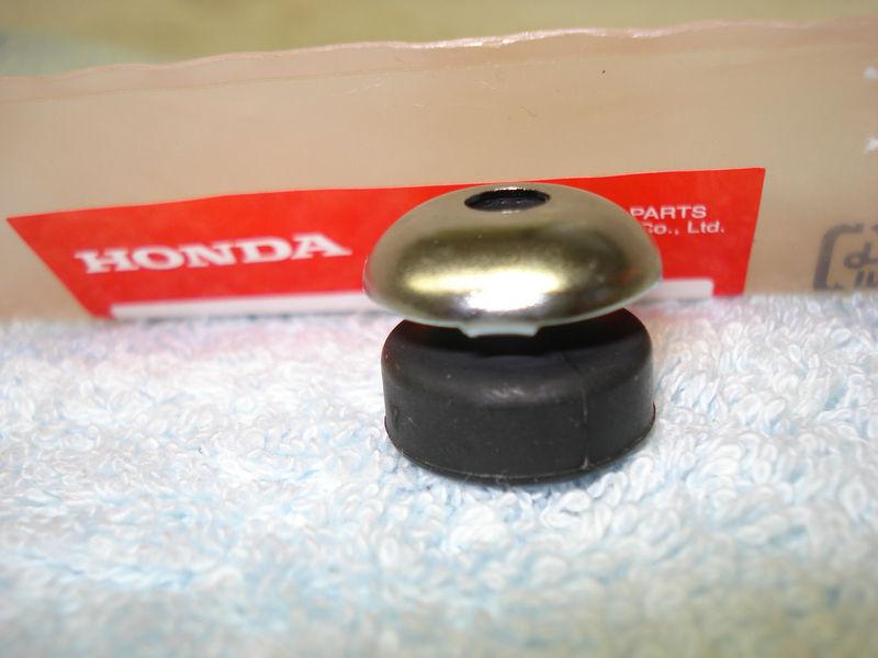 New / nos honda cb350 side cover rubber retainer grommet