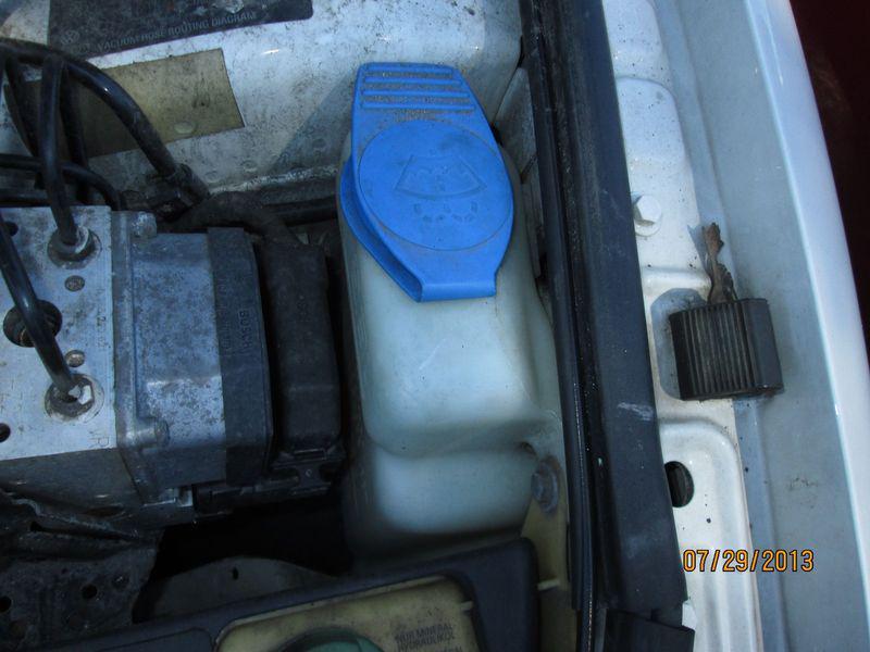 00 01 vw passat windshield washer bottle