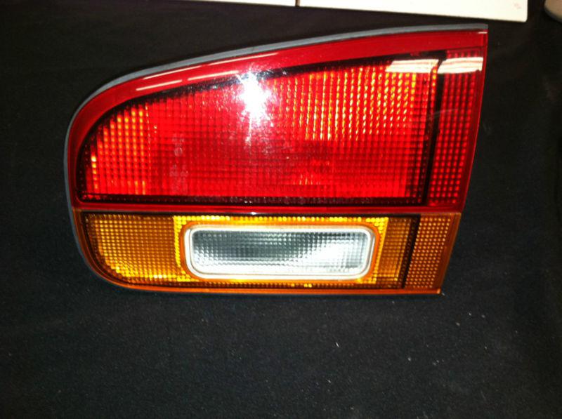 1992-1996 92 93 94 95 96 toyota camry sw station wagon inner tail light right 