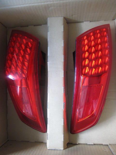 Part# b6500-cg02a oem infiniti fx35 fx45 outer tail lights set 2003 to 2007   