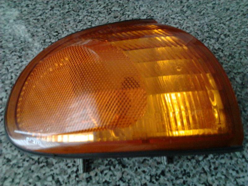 96,97,98 ford windstar park/turn signal corner lamp passenger right side,front