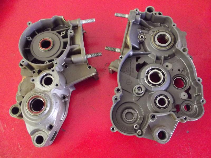 Ktm 300xc-w 300 xc-w crankcase engine bottom end cases left right case 2006 2007