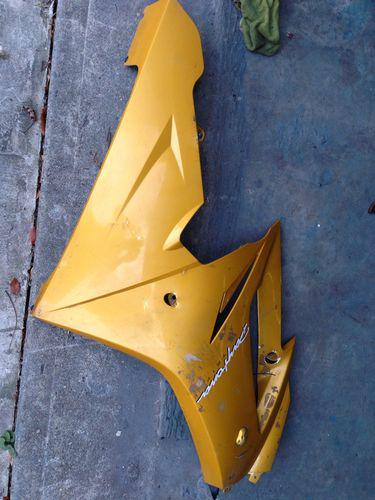 06-2010 triumph daytona 675 tripple right mid fairing oem plastic gold/yellow rh