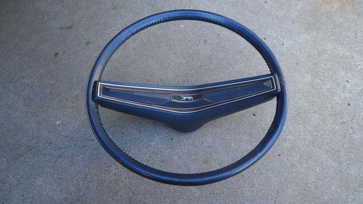 74 - 75 - 76 - 77  cougar  original  blue  steering  wheel