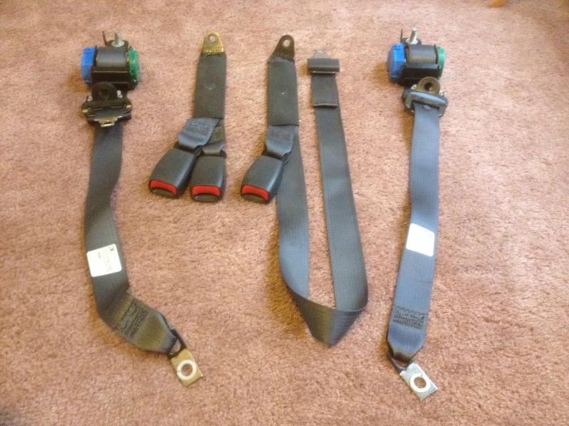 99 00 01 02 chevy silverado sierra ext cab complete oem rear seat belt setup