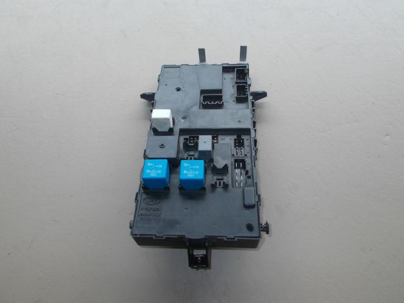 2005 hyundai tiburon used body control module under the dash panel fuse box. 