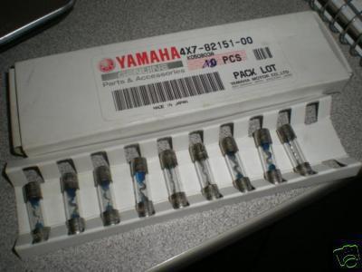 Nos yamaha xvz13 xt225  fuse 4x7-82151-00 qty9