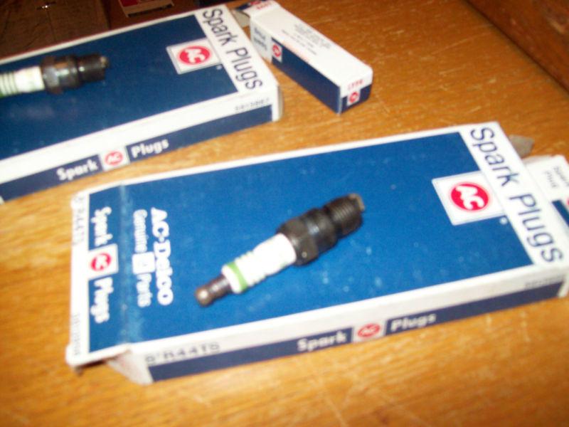   16 spark plugs  r44t