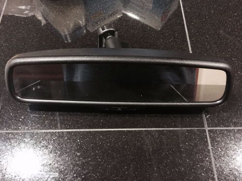 Auto dimming rear view mirror