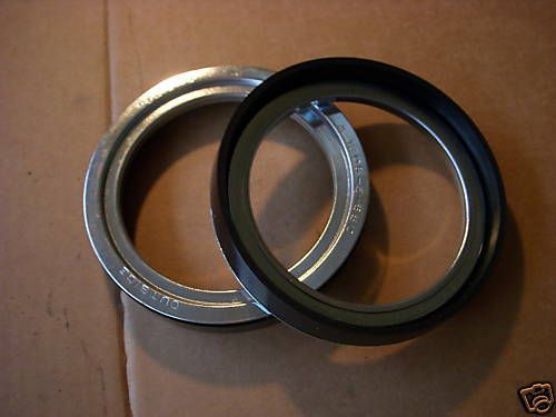 2.5 ton m35a2 new pair of axel seals 7521649