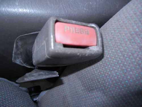 01 02 sportage * right front seat belt buckle * 28830