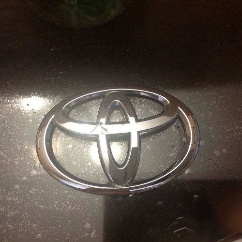 Toyota rav-4 rear hatch trunk emblem 75471-42050 4&#034;