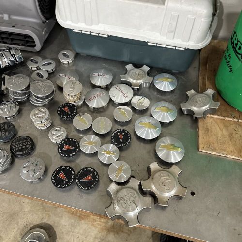 Center cap lot gmc/ chevy  ford 80+pc wholesale lot center caps hub cap