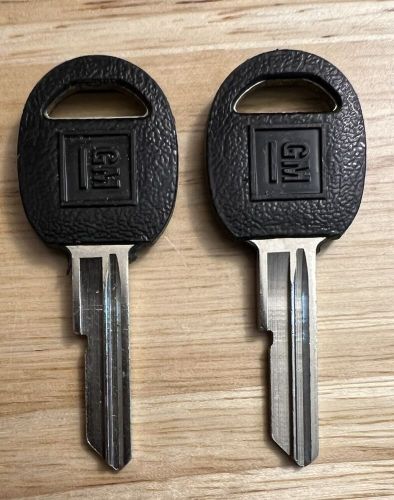 2 original gm logo key blanks b keyways with plastic heads, oem