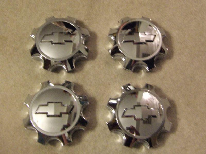 4 2011- 2012 chevrolet 2500 hd/ 3500 hd  chrome center caps in great condition