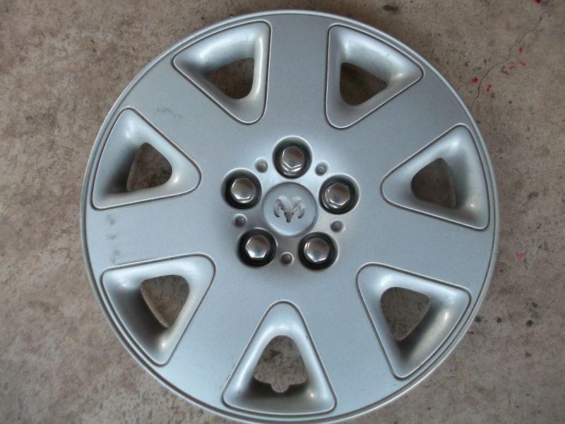 '01 02 03 dodge stratus 15"  hubcap silver on silver very nice used cond no res