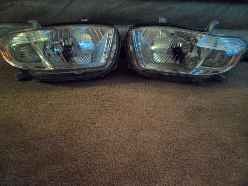 2008-2010 toyota highlander factory oem headlights !!! retail $ 400.00 !!!