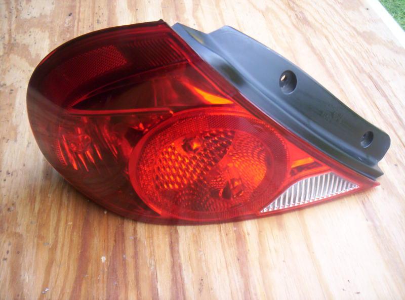 02 03 04 kia spectra oem lh tail light