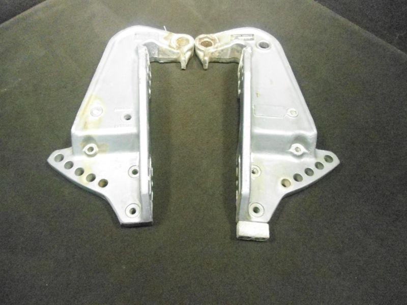 Yamaha #6e5-43111-01-ek/6e5-43112-01-ek clamp brackets 1984-86 v6/115-220hp ~419