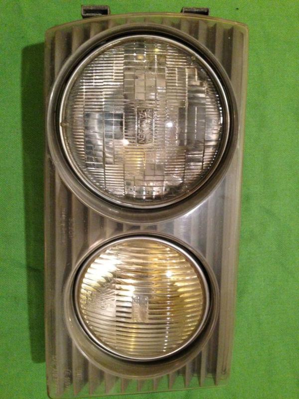 Mercedes-benz w123 right side headlight assembly, oem 