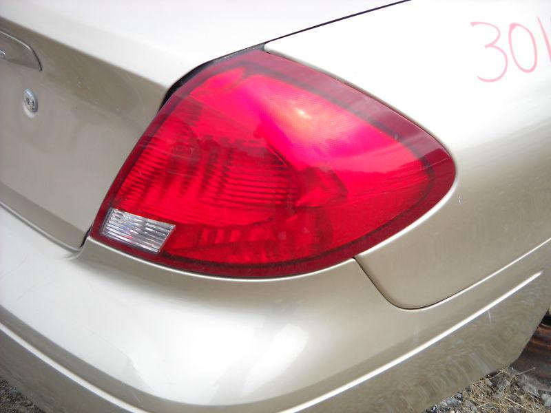 00 01 02 03 ford taurus right taillight