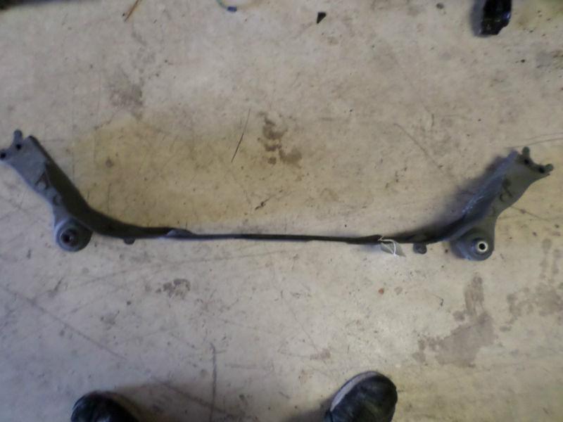 01 02 03 04 05 06 07 infiniti g35 3.5 v6 rear undercarriage support bracket 