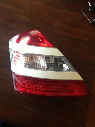 Used left side taillight taillamp assembly sae dot 07-09 mercedes-benz s-class